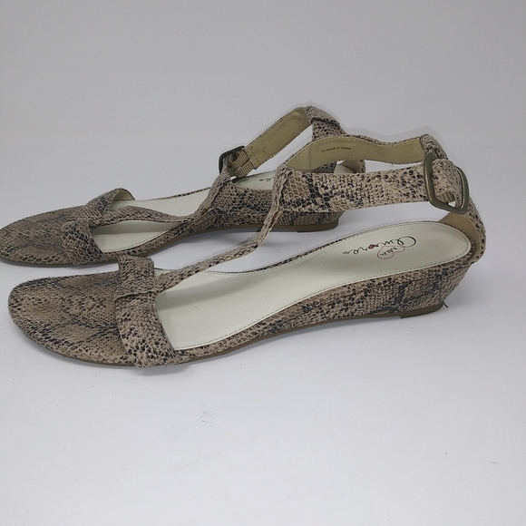 Tan/Black Faux Snakeskin Sandals Sz 9.5 - Picture 2 of 6